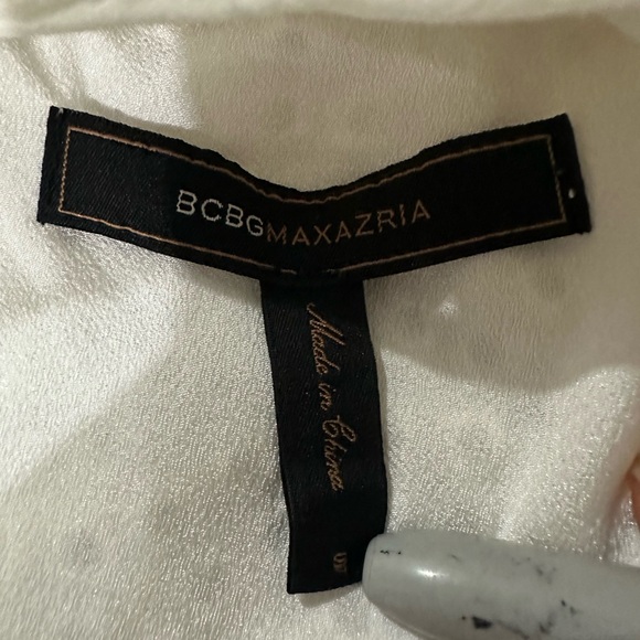 BCBG MAXAZRIA S Eyelet Flowy mini skirt. 100%cotton. Working zipper. - Picture 6 of 6